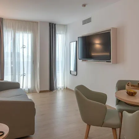 Costa Encantada & 4*